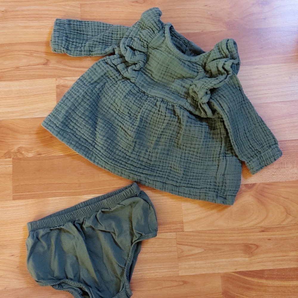 0-3m Cat and Jack Dark Green Baby Girl Dress and Bummie Set
